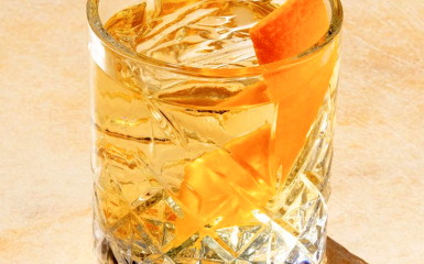 Mezcal og tequila cocktail “Oaxaca Old-Fashioned”